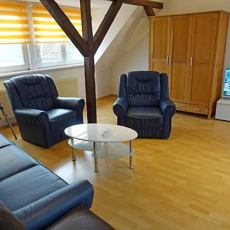 Apartmán Citynahe Dachgeschosswohnung Fur Preisbewusste In Schwerin