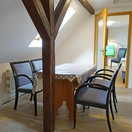 Apartmán Citynahe Dachgeschosswohnung Fur Preisbewusste In Schwerin