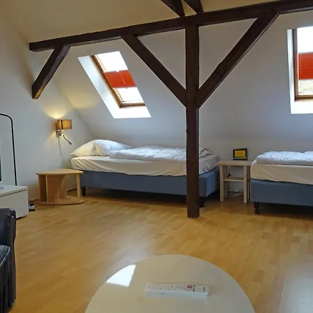 Citynahe Dachgeschosswohnung Fur Preisbewusste In Schwerin Apartmán