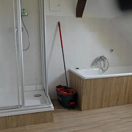Apartmán Citynahe Dachgeschosswohnung Fur Preisbewusste In Schwerin *